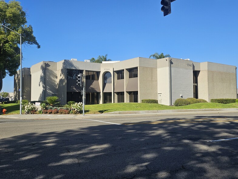 1717-1745 W Orangewood Ave, Orange, CA for sale - Building Photo - Image 2 of 5