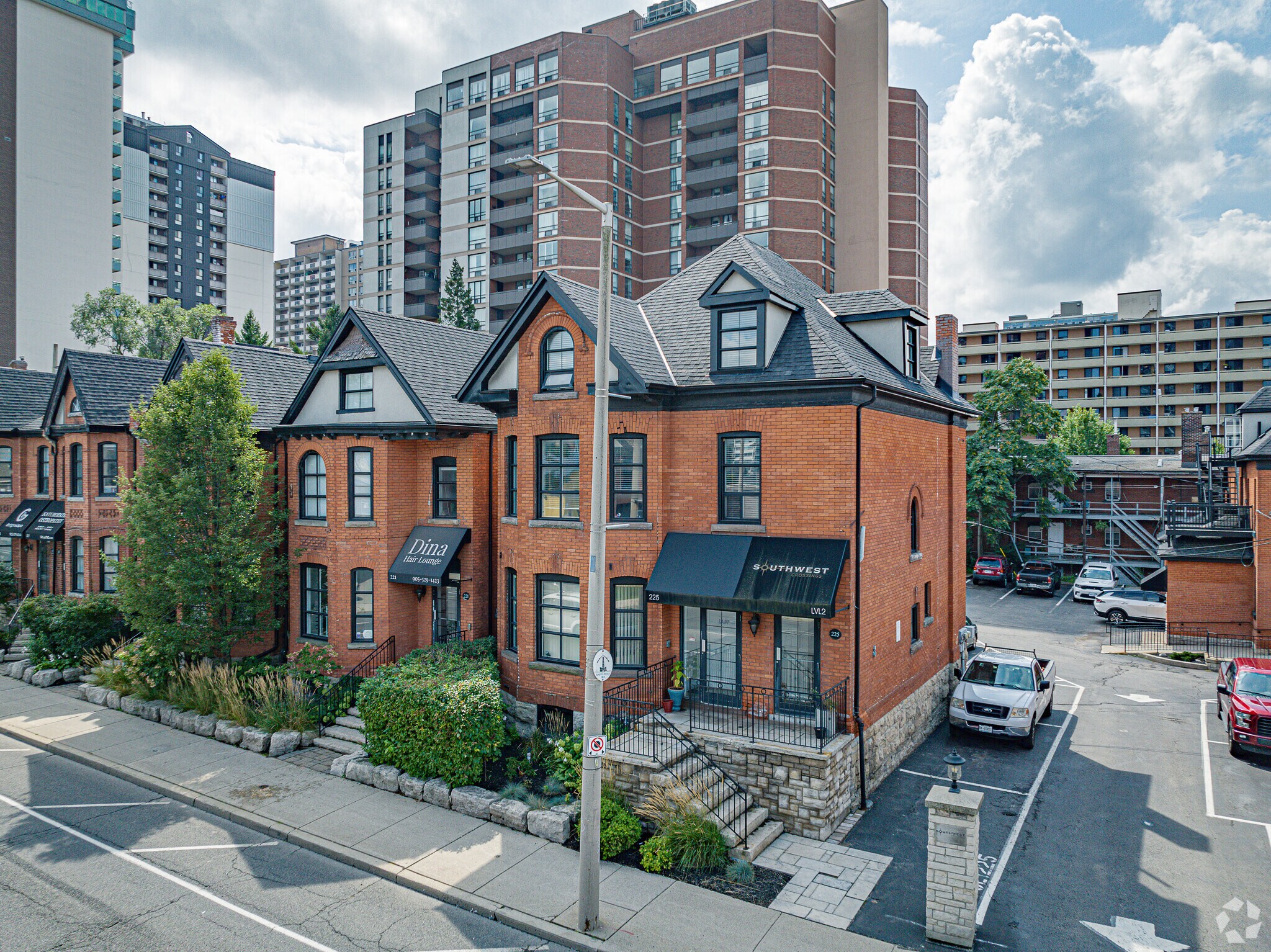 221 Main St W, Hamilton, ON for sale Primary Photo- Image 1 of 1