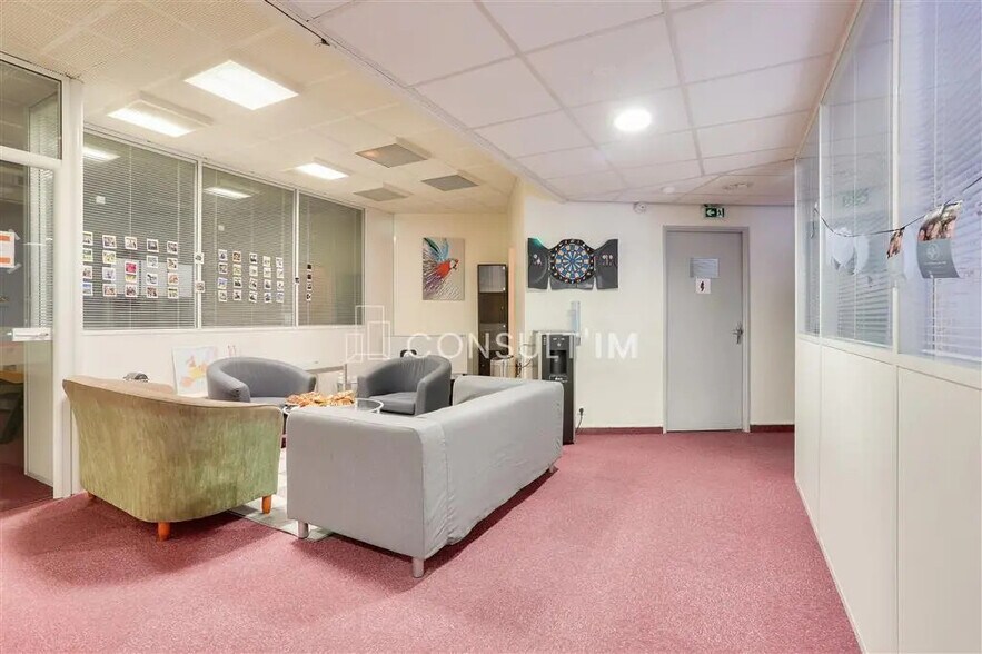 Bureau dans Saint-Cloud à vendre - Photo du bâtiment - Image 2 de 8