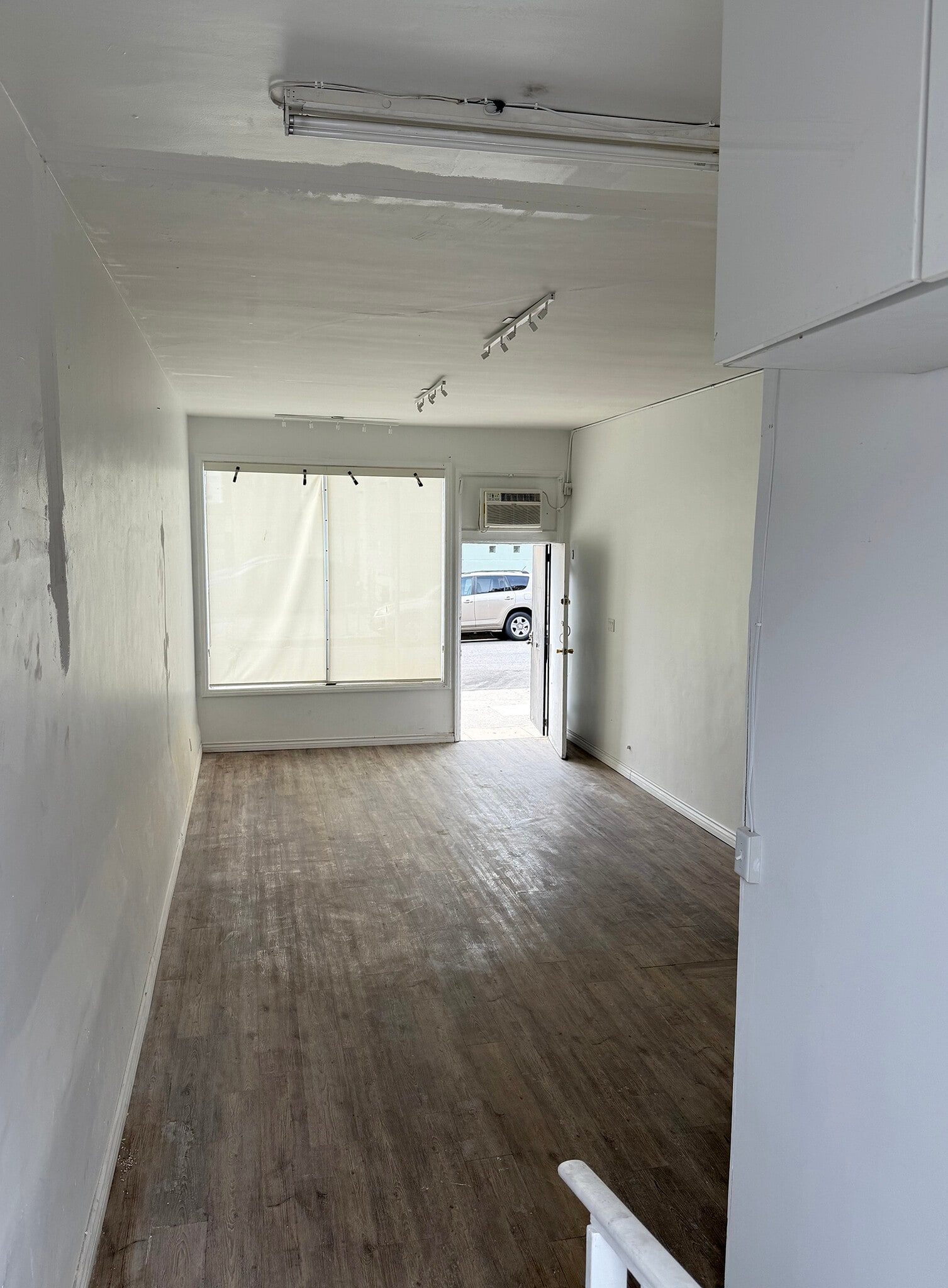 5990 1/2 W Pico Blvd, Los Angeles, CA for sale Interior Photo- Image 1 of 2