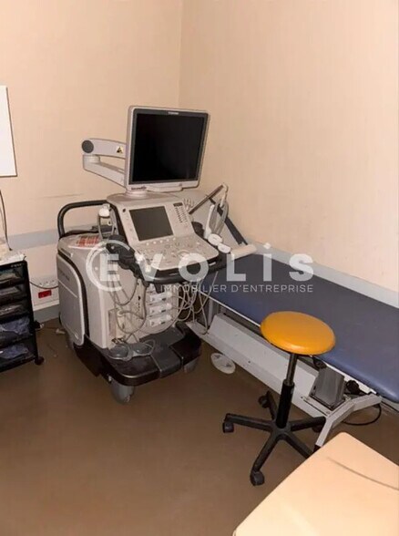 Retail in Montreuil for sale - Interior Photo - Image 3 of 20