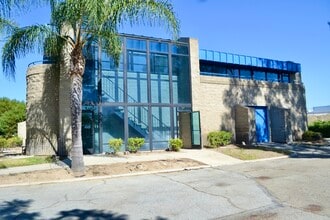 9233 Charles Smith Ave, Rancho Cucamonga, CA à vendre Photo intérieure- Image 1 de 51