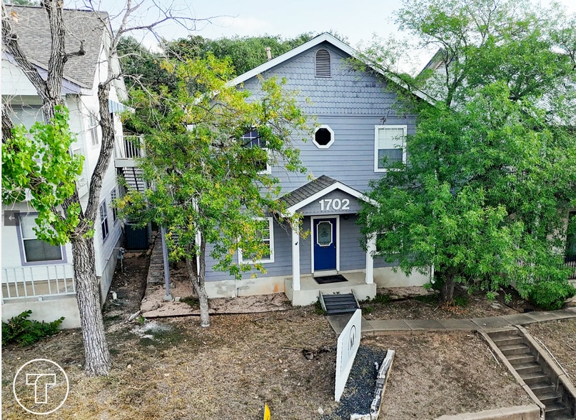 1702 & 1704 W 6th St portefeuille de 2 propriétés à vendre sur LoopNet.ca - Photo du bâtiment - Image 3 de 6