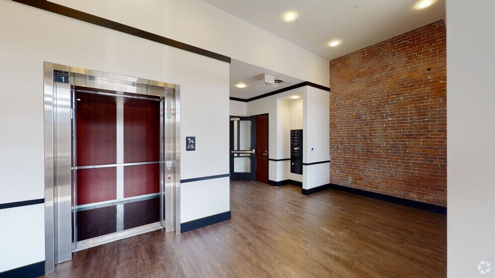 2400 8th Ave, Altoona, PA à louer - Numérisation 3D de Matterport - Image 3 de 40