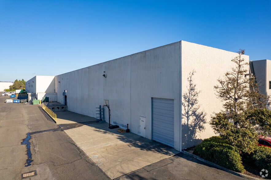37100-37920 Central Ct, Newark, CA à louer - Photo du bâtiment - Image 3 de 6