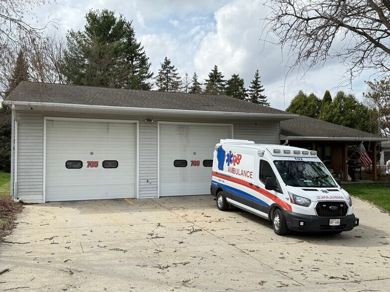 1210 Arndt St, Fort Atkinson, WI à vendre - Photo du bâtiment - Image 2 de 21