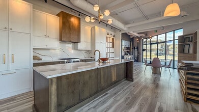 1810 Gordon Dr, Kelowna, BC à louer Photo intérieure- Image 2 de 12