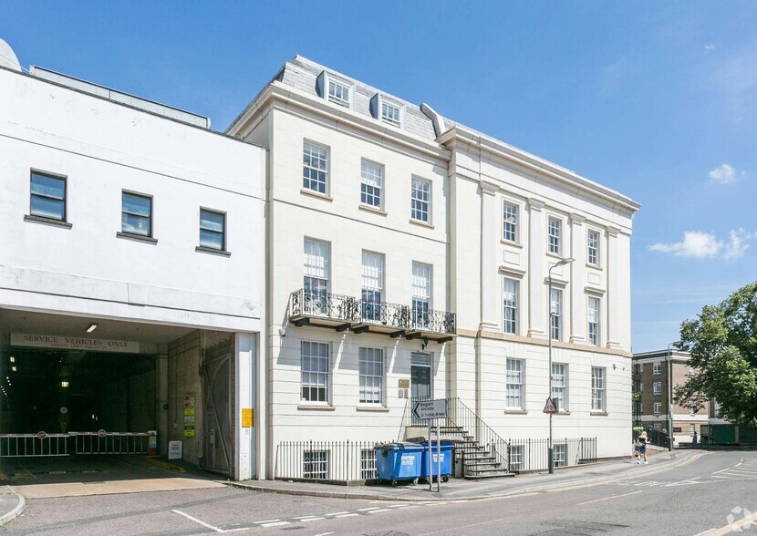 Rodney Rd, Cheltenham à louer - Photo du bâtiment - Image 2 de 2