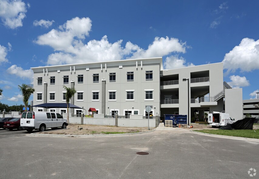 2 ASI Way N, Saint Petersburg, FL à vendre - Photo du bâtiment - Image 3 de 6