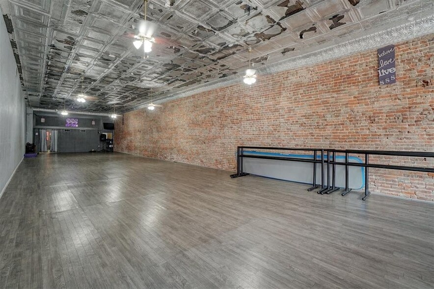 211 E Main St, Shawnee, OK à vendre - Photo du bâtiment - Image 3 de 20