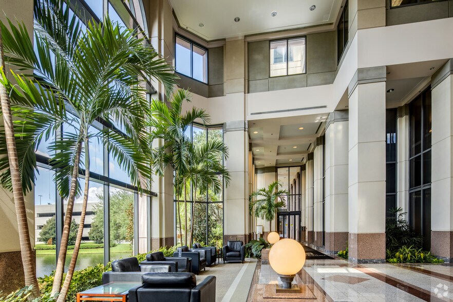 1900 Summit Tower Blvd, Orlando, FL à louer - Hall d’entrée - Image 3 de 8
