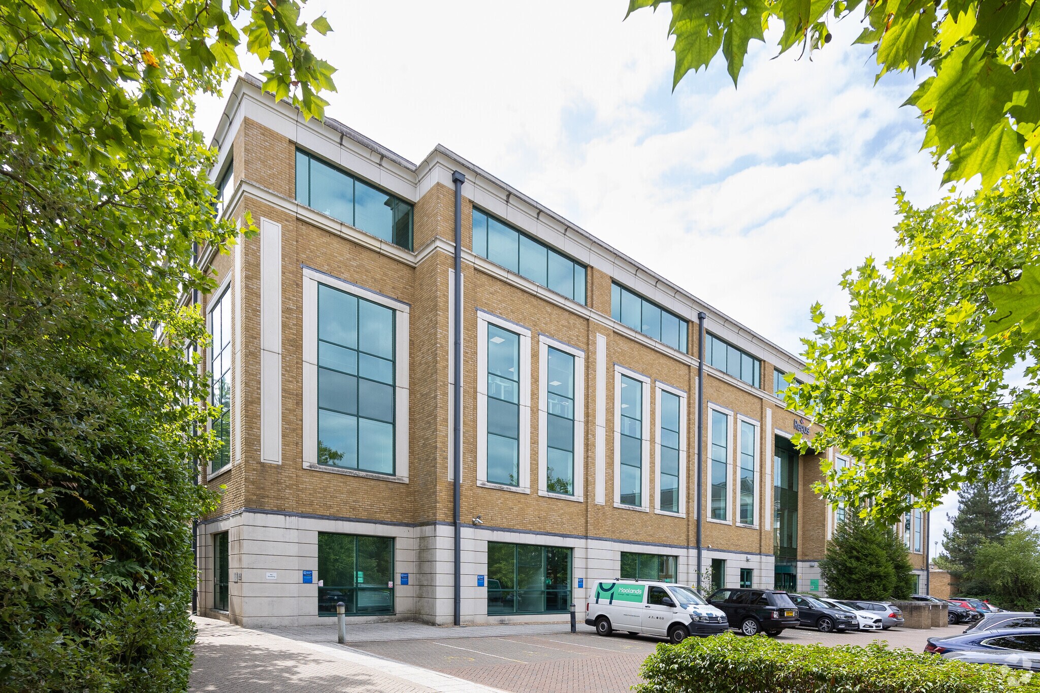 2 Arlington Sq, Bracknell à louer Photo du bâtiment- Image 1 de 27