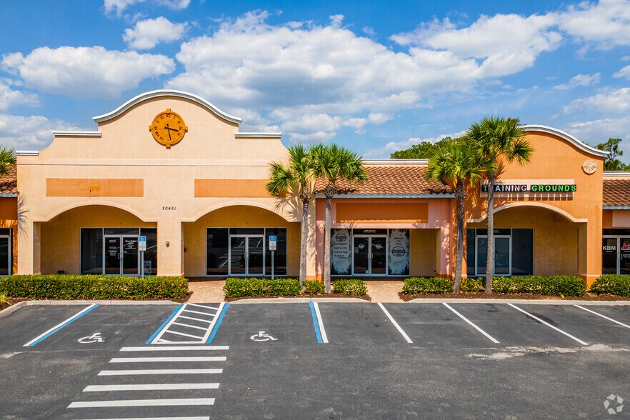 20451 S Tamiami Trl, Estero, FL à louer - Photo du bâtiment - Image 2 de 4