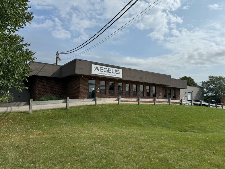 80 Lawrence Bell Dr, Williamsville, NY for lease - Building Photo - Image 1 of 14