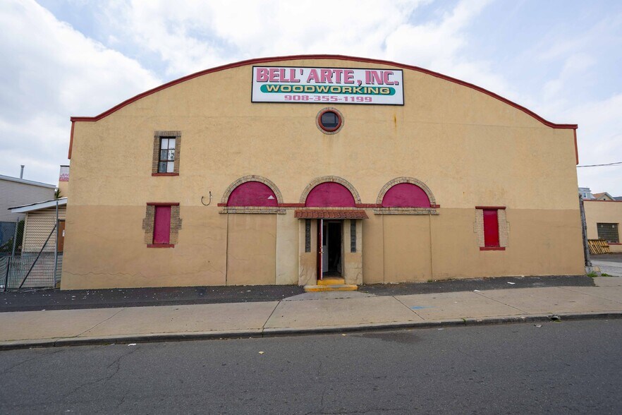 10-24 W Mravlag Pl, Elizabeth, NJ à vendre - Photo du bâtiment - Image 1 de 17