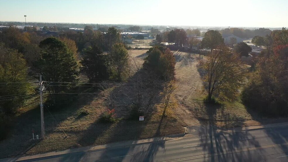 2300 Browns Ln, Jonesboro, AR à vendre - Vidéo sur l’inscription commerciale - Image 2 de 10