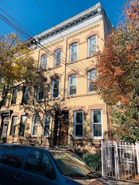 1867 Linden St, Ridgewood, NY à vendre Photo principale- Image 1 de 1