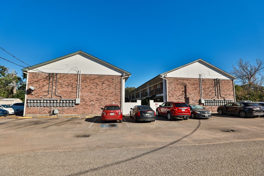 1004 S Hill St, Alvin, TX for sale - Building Photo - Image 3 of 13