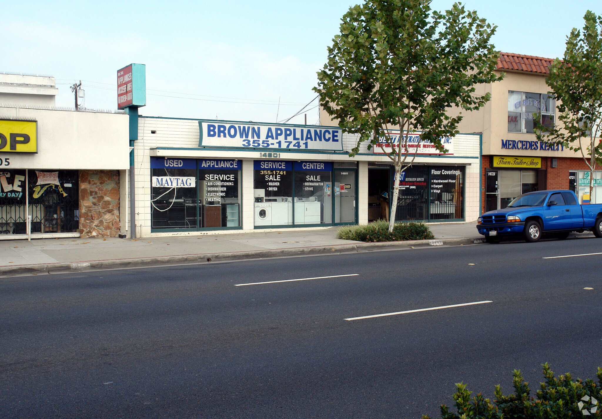 14801 Hawthorne Blvd, Lawndale, CA à louer Photo du bâtiment- Image 1 de 3
