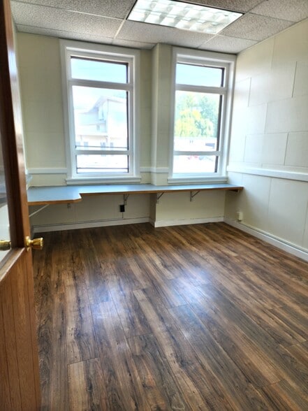 3331 Washington Way, Longview, WA for lease - Interior Photo - Image 2 of 8