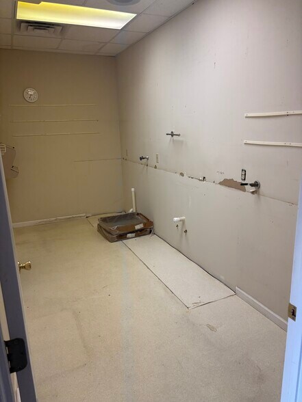 1557 Lee Hwy, Staunton, VA à louer - Photo du bâtiment - Image 2 de 12