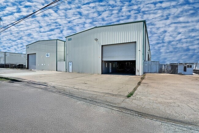 Plus de détails pour 5711 Cunningham Rd, Houston, TX - Industriel à vendre