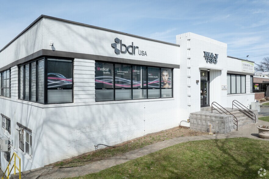 730 Grand Ave, Ridgefield, NJ à louer - Photo du bâtiment - Image 1 de 9