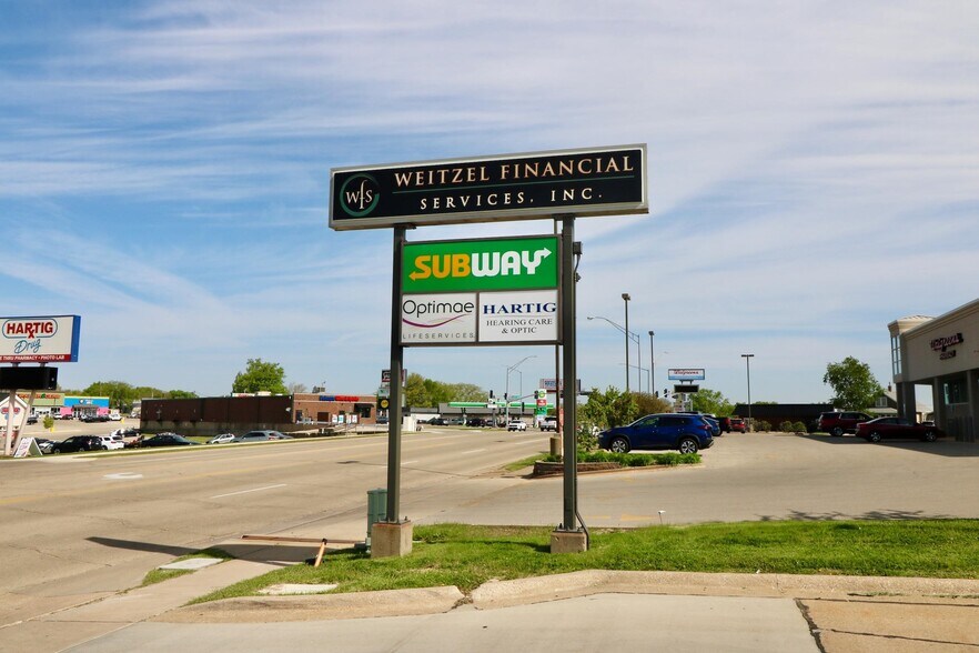 2200 John F Kennedy Rd, Dubuque, IA for lease - Building Photo - Image 2 of 2