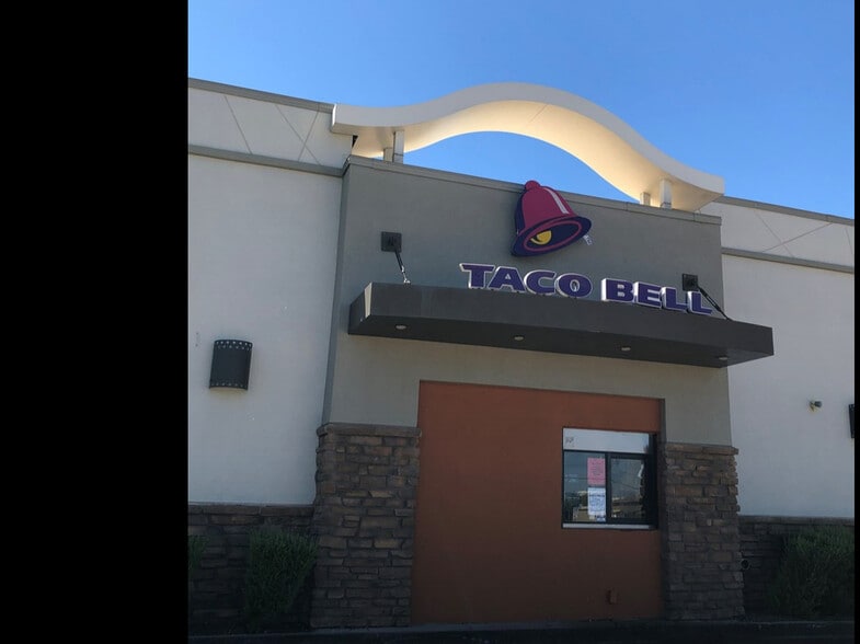 3111-3159 E Greenway Rd, Phoenix, AZ for lease - Building Photo - Image 2 of 8