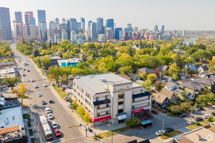 1015 Centre St NW, Calgary, AB à louer - Aérien - Image 3 de 3