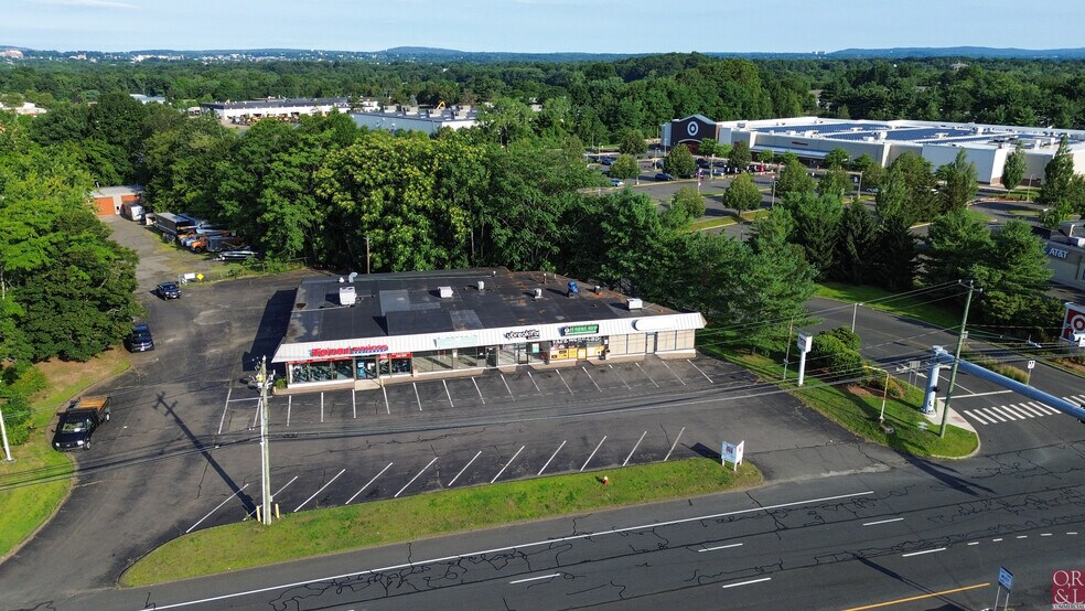 3269-3281 Berlin Tpke, Newington, CT à louer - Photo du bâtiment - Image 3 de 14