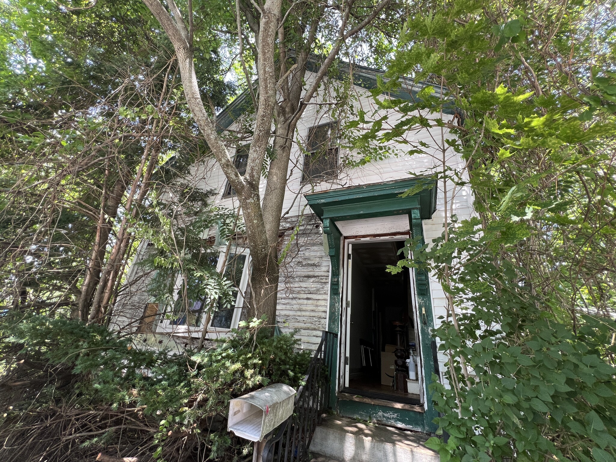 502 Manchester St, Manchester, NH for sale Primary Photo- Image 1 of 15