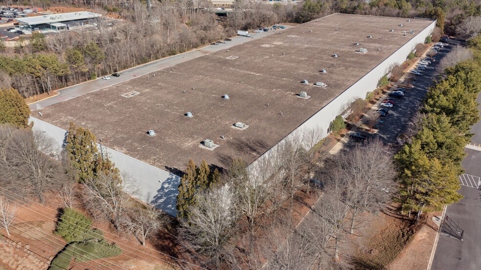 2850 Barrett Lakes Blvd, Kennesaw, GA for lease - Building Photo - Image 2 of 11