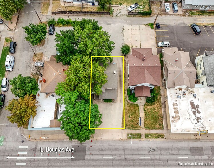 2808 E Douglas Ave, Wichita, KS à vendre - Photo du bâtiment - Image 2 de 77