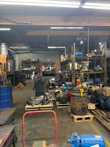 24-25 46th St, Astoria, NY for lease - Building Photo - Image 3 of 4