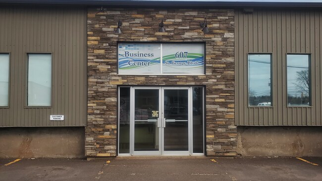 Plus de détails pour 607 St. George Blvd, Moncton, NB - Bureau à vendre