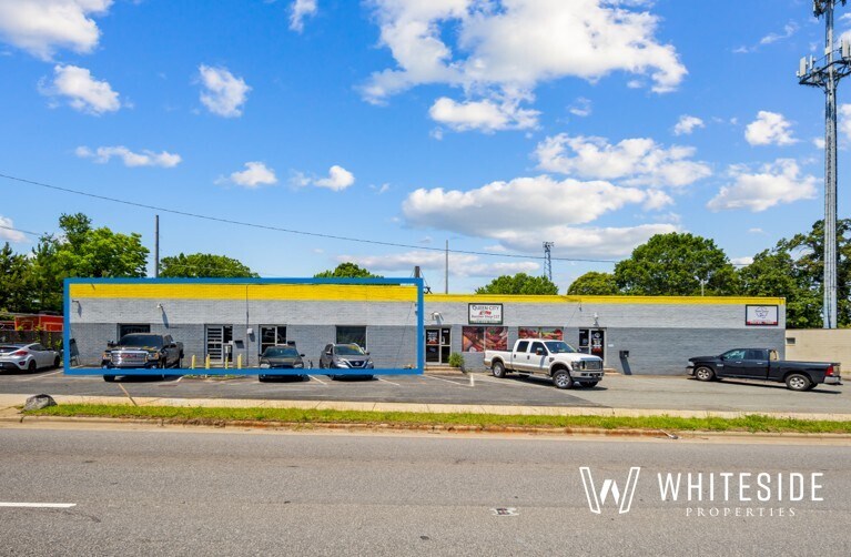 4425-4427 Brookshire Blvd, Charlotte, NC à louer Photo du bâtiment- Image 1 de 3