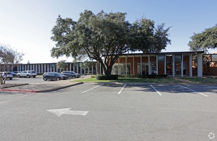 1617 Hi Line Dr, Dallas, TX à louer - Photo du bâtiment - Image 2 de 13