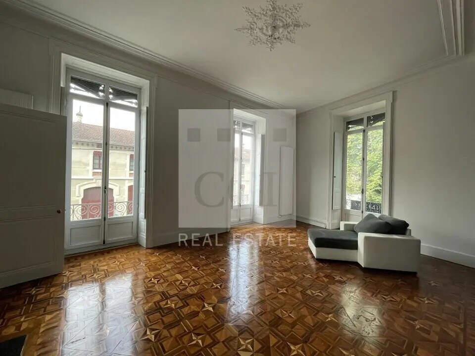 Office in Grenoble for lease Building Photo- Image 1 of 6