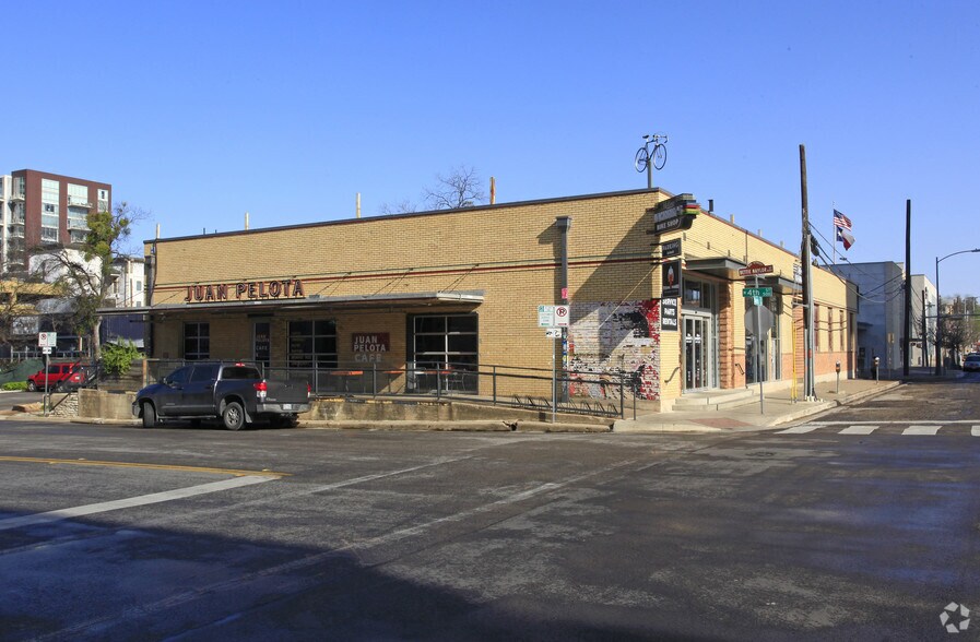 400 Nueces St, Austin, TX à louer - Photo du bâtiment - Image 2 de 11
