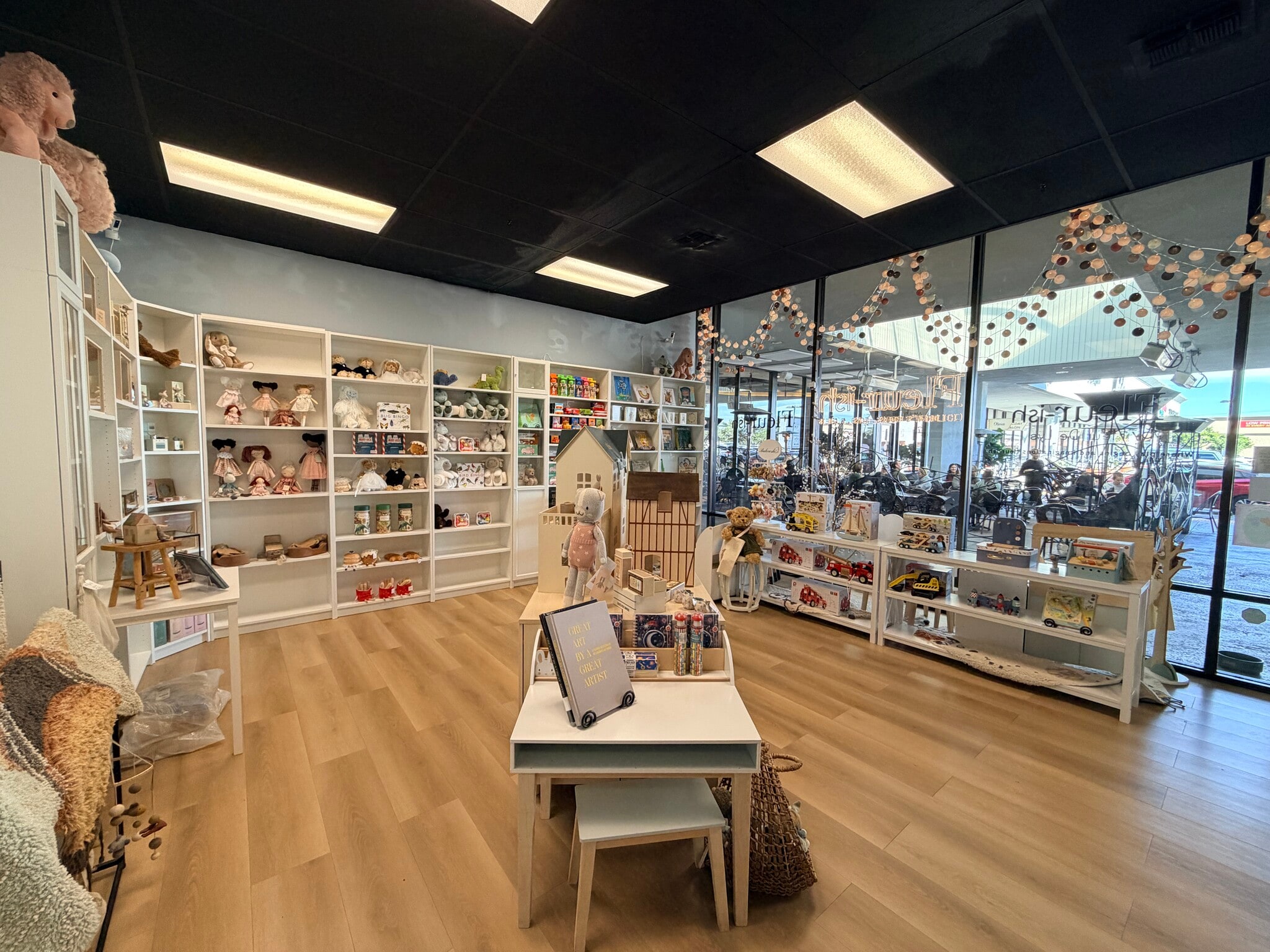 369 E 17th St, Costa Mesa, CA à louer Photo intérieure- Image 1 de 15