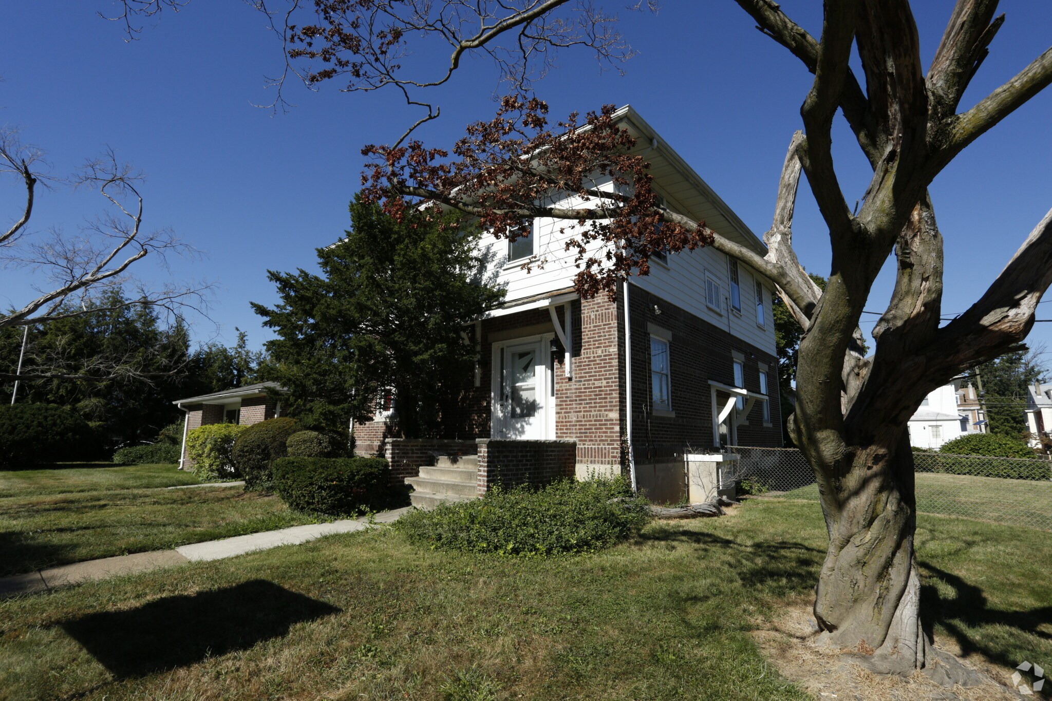 413 Hillcrest Ave, Ewing, NJ for sale Primary Photo- Image 1 of 1