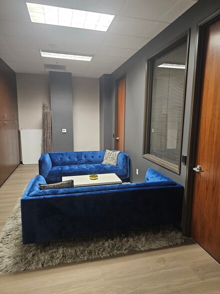 201 N Harbor Blvd, Fullerton, CA à louer - Photo du bâtiment - Image 2 de 22