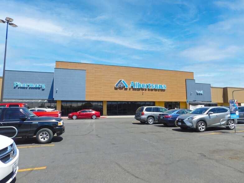 2200 N Yarbrough Dr, El Paso, TX à louer - Photo du bâtiment - Image 1 de 1