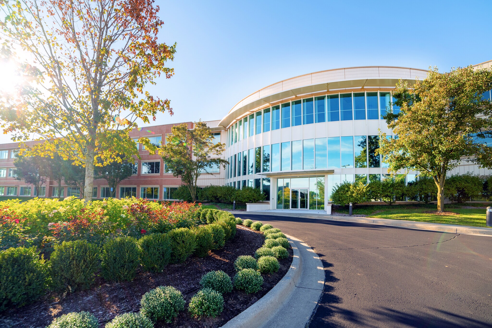 27500 Drake Rd, Farmington Hills, MI à louer Photo principale- Image 1 de 23