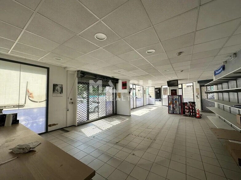 Retail in Villefranche-sur-Saône for lease - Interior Photo - Image 3 of 7