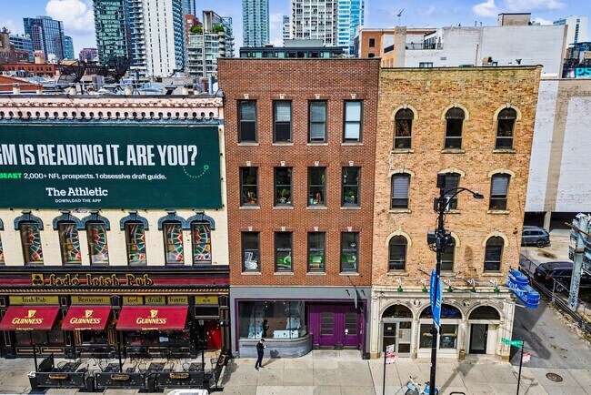 Plus de détails pour 534 N Clark St, Chicago, IL - Commerce de détail à louer