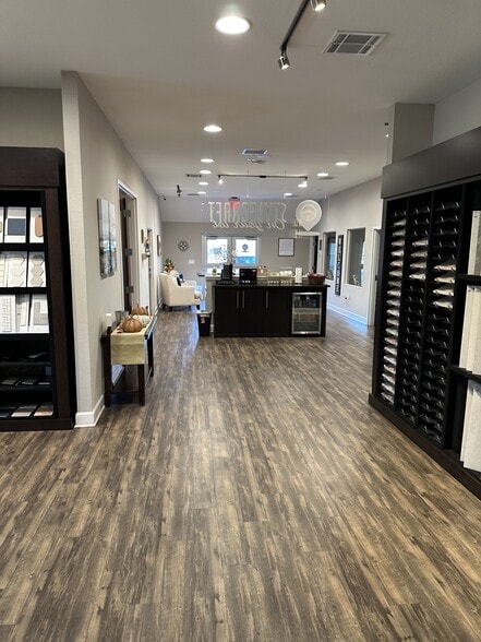 5155 W Davis St, Conroe, TX à vendre - Photo du bâtiment - Image 2 de 16