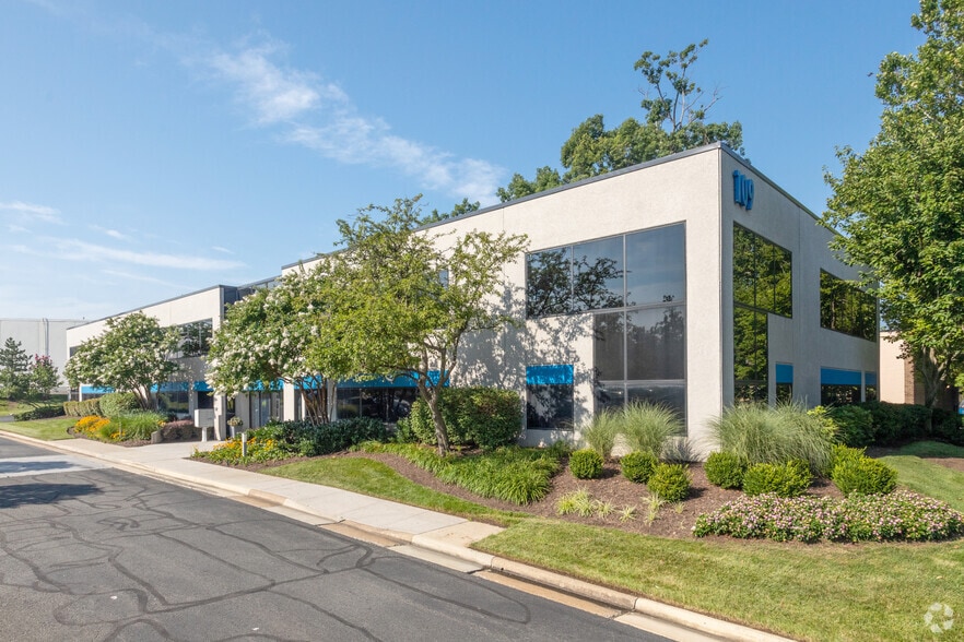 109 Carpenter Dr, Sterling, VA à louer - Photo du bâtiment - Image 3 de 9