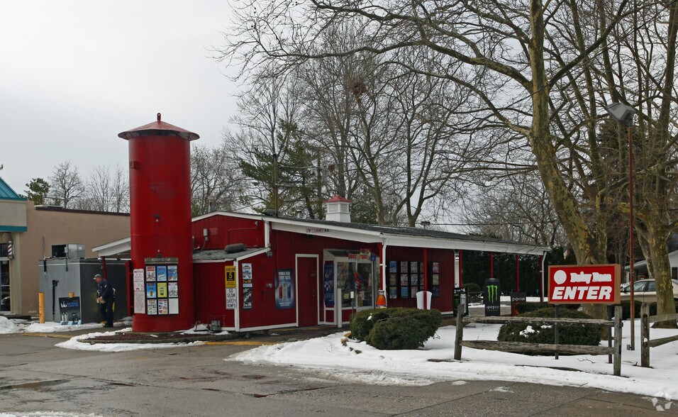 2154 Deer Park Ave, Deer Park, NY à louer - Photo du bâtiment - Image 2 de 3